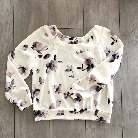 White floral top from Heather (Lowry's Farm) - Picture 2 of 5